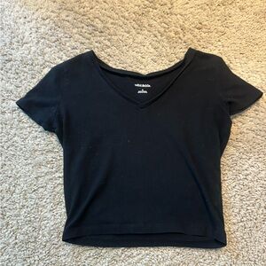 Black target cropped tee
